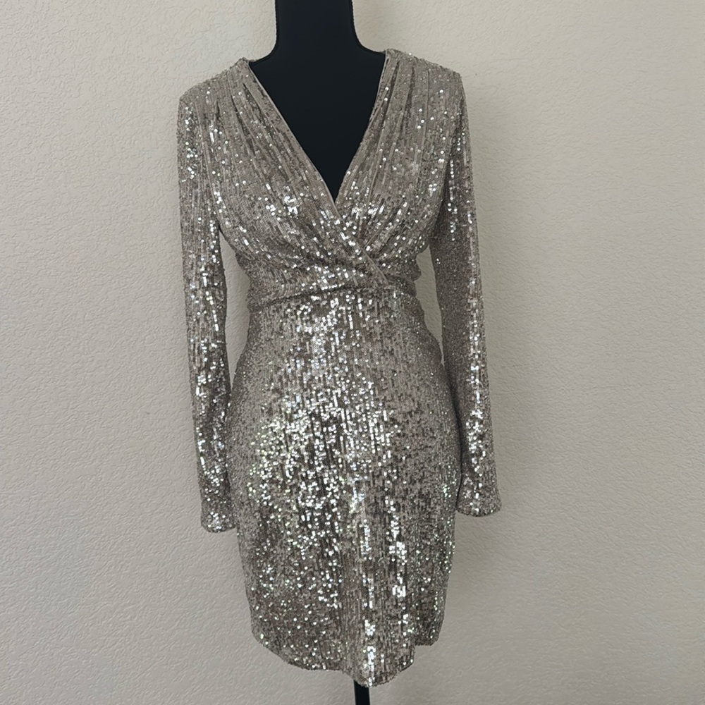 Beautiful dress in excellent condition was worn just once.